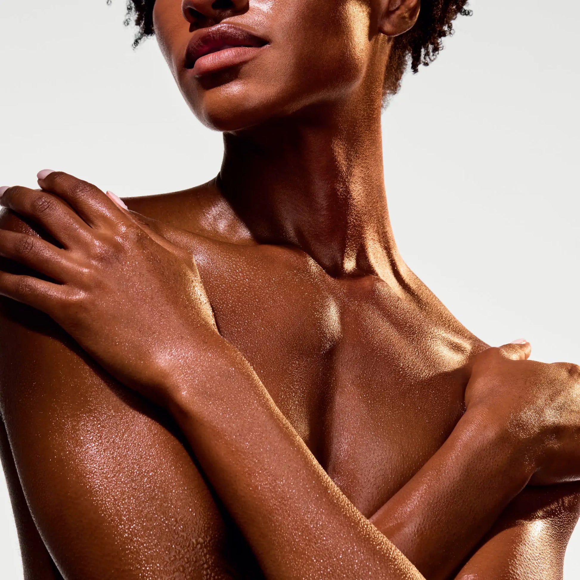 the-glow-getter-multi-oil-body-scrub-r0 NATR-40028-Alt-Image-The_Glow_Getter_Multi-Oil_Body_Scrub-06_1.webp